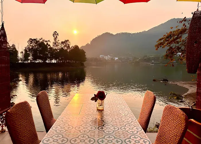 Nhà Ven Hồ Đồng Đò
